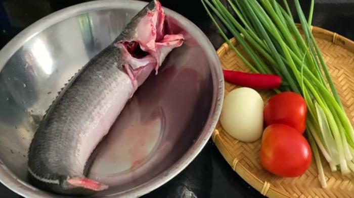 Cách làm cá lóc hấp cuốn bánh tráng ăn hoài mà không ngán