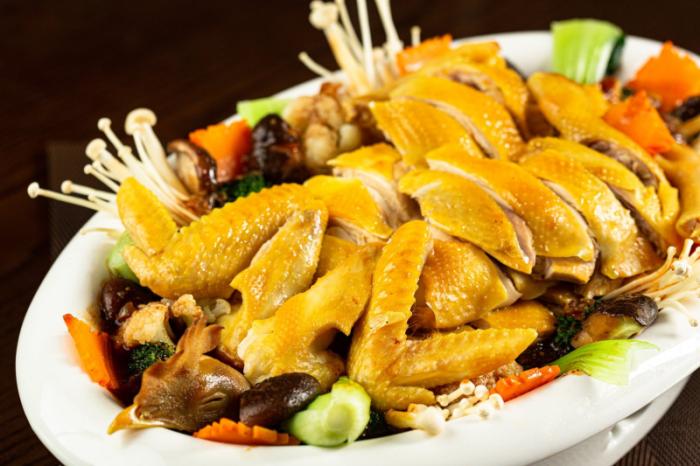 Cách làm gà hấp nấm hương ngon ngọt cho ngày cuối tuần