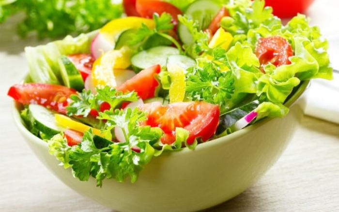 Cách làm món salad cà chua dưa chuột ngon giúp giảm cân