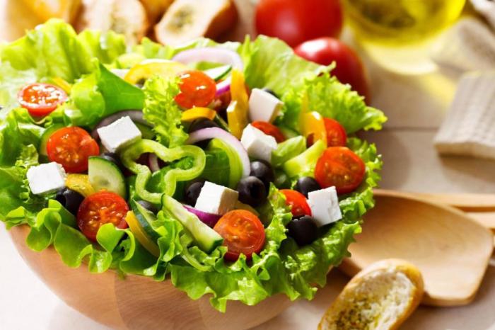 Cách làm món salad rau củ trộn với sốt mayonnaise ngon đơn giản giúp giảm cân
