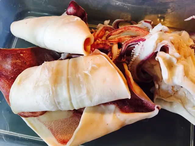 Cách làm cá lóc hấp cuốn bánh tráng ăn hoài mà không ngán