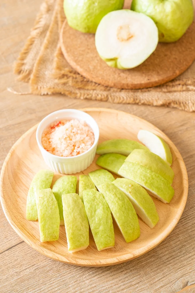 Cách làm muối ớt hột rang ngon tuyệt để chấm hoa quả tại nhà