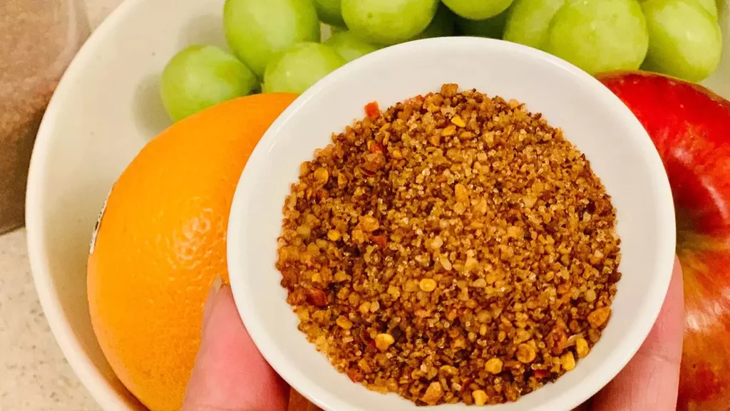 Cách làm muối ớt hột rang ngon tuyệt để chấm hoa quả tại nhà