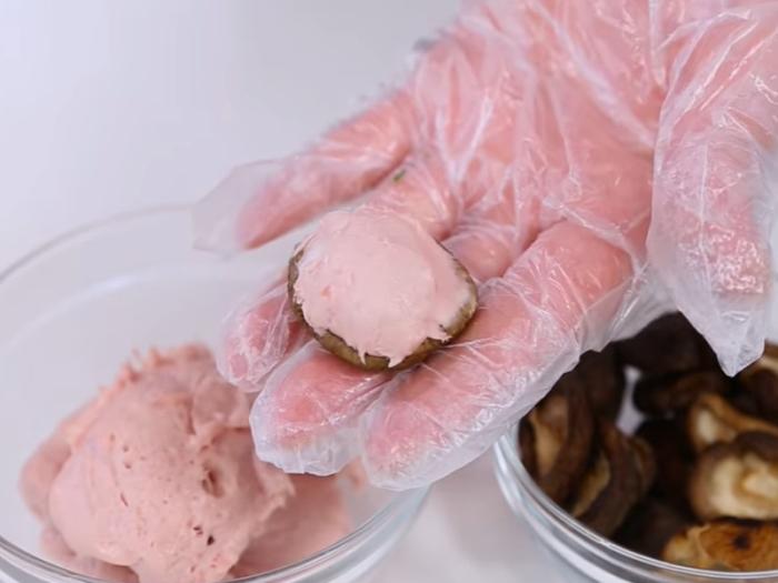 Cách nấu canh mọc nấm hương cho bữa cơm hóa vàng ngày Tết