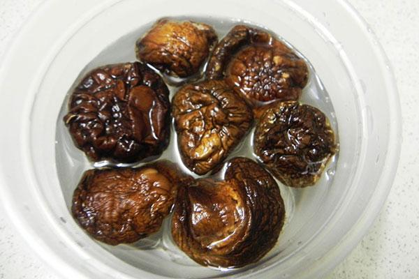 Hướng dẫn cách nấu món mì vịt tiềm ngon của người hoa