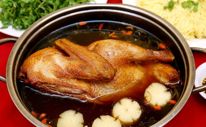Hướng dẫn cách nấu món mì vịt tiềm ngon của người hoa
