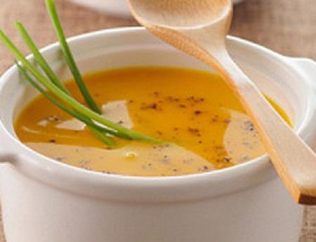 Cách nấu súp cá hồi bí đỏ bổ sung dưỡng chất cho bé yêu nhanh lớn