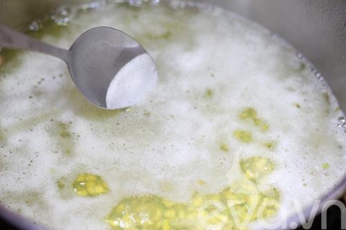 Cách nấu cháo đậu xanh bí đỏ ngọt mát thơm bùi cho bé