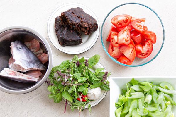 Cách làm món canh cá trê nấu măng chua thơm ngon