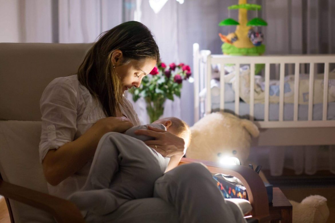 co-nen-cho-tre-an-vao-ban-dem-khong-co-tot-khong-x2Io Có nên cho trẻ ăn vào ban đêm không ? có tốt không?